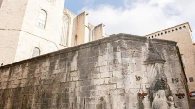 Piso en alquiler en Carrer Catedral, Barri Vell (Girona Capital) de 1.800 €<span>/mes</span>