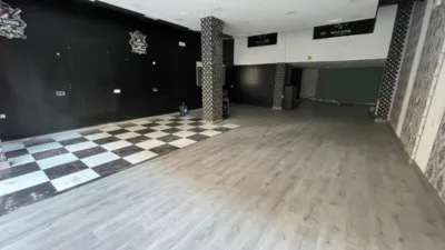 Local comercial en alquiler en Centro-Carretas - Más