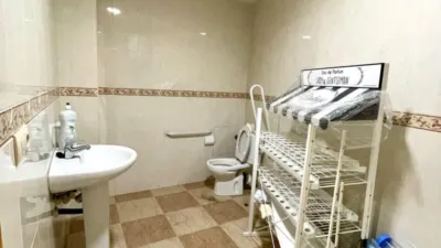 Local comercial en alquiler en Hospital - Vista 3