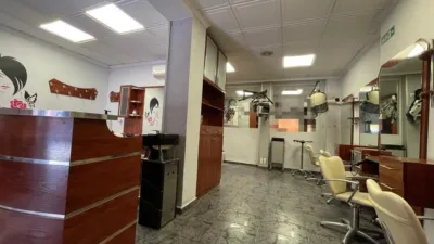 Local comercial en alquiler en Industria - Más