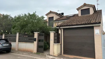 Chalet en venta en Calle Prado, cerca de Calle Escuelas - Más