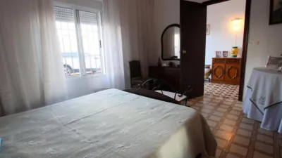 Casa en venta en Calle de Almagro, cerca de Calle de Calderón de la Barca, Montijo de 67.000 €