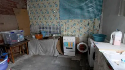 Casa en venta en Calle de Almagro, cerca de Calle de Calderón de la Barca, Montijo de 67.000 €