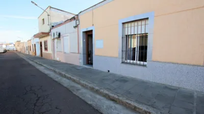 Casa en venta en Calle de Almagro, cerca de Calle de Calderón de la Barca, Montijo de 67.000 €