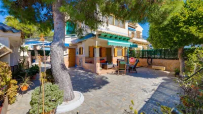 Chalet en venta en Calle Baco, Playa de los Locos-Los Frutales-Cabo Cervera (Torrevieja) de 365.000 €