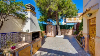 Chalet en venta en Calle Baco, Playa de los Locos-Los Frutales-Cabo Cervera (Torrevieja) de 365.000 €