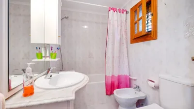 Chalet en venta en Calle Baco, Playa de los Locos-Los Frutales-Cabo Cervera (Torrevieja) de 365.000 €