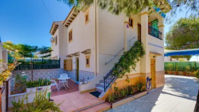 Chalet en venta en Calle Baco, Playa de los Locos-Los Frutales-Cabo Cervera (Torrevieja) de 365.000 €