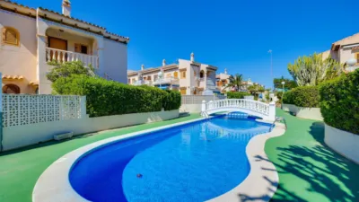 Chalet en venta en Calle Baco, Playa de los Locos-Los Frutales-Cabo Cervera (Torrevieja) de 365.000 €