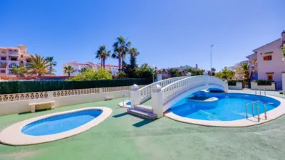 Chalet en venta en Calle Baco, Playa de los Locos-Los Frutales-Cabo Cervera (Torrevieja) de 365.000 €