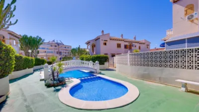 Chalet en venta en Calle Baco, Playa de los Locos-Los Frutales-Cabo Cervera (Torrevieja) de 365.000 €