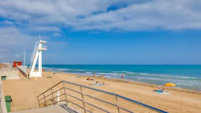 Chalet en venta en Calle Baco, Playa de los Locos-Los Frutales-Cabo Cervera (Torrevieja) de 365.000 €