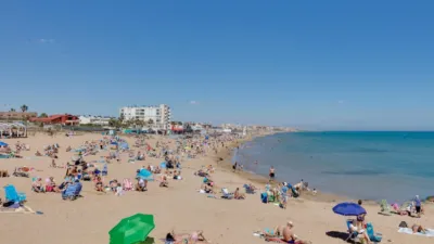 Chalet en venta en Calle Baco, Playa de los Locos-Los Frutales-Cabo Cervera (Torrevieja) de 365.000 €