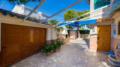 Chalet en venta en Calle Baco, Playa de los Locos-Los Frutales-Cabo Cervera (Torrevieja) de 365.000 €