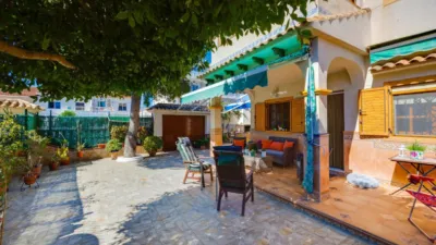Chalet en venta en Calle Baco, Playa de los Locos-Los Frutales-Cabo Cervera (Torrevieja) de 365.000 €