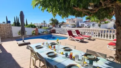 Chalet on Carrer de la Noguera photo 7