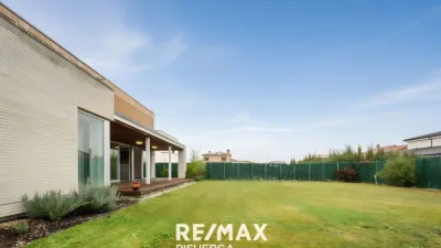 Chalet en alquiler en Calle Portugal, 25, Laguna de Duero de 2.500 €<span>/mes</span>