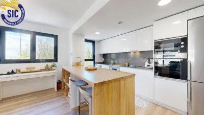 Piso en venta en Carrer del Riu Bidasoa, Benicalap (Distrito Benicalap. València Capital) de 550.000 €