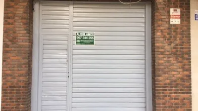 Local comercial en alquiler en Centro - Vista 2