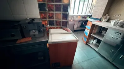 Local comercial en alquiler en Calle de La Rambla de la Mancha, 38, cerca de Calle de la Virgen de Belén - Más
