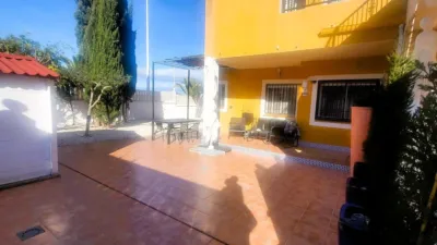 Chalet on Calle de la Bahía photo 6