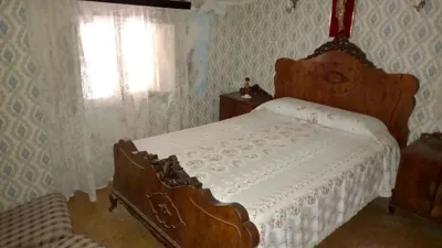 Chalet en venta en Calle Don Miguel de Cervantes, Número 7, Alcalá de Ebro de 36.000 €