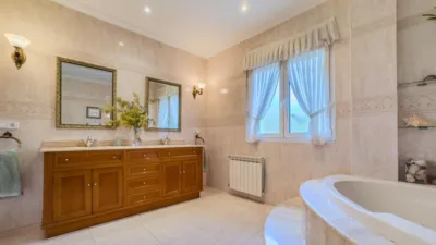 Chalet en venta en Revilla, Revilla (Camargo) de 695.000 €