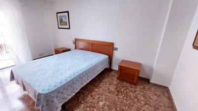 Piso en alquiler en Pisos Azules, Reina Victoria-Poeta Miguel Hernández (Distrito Núcleo Urbano. Elx - Elche) de 900 €<span>/mes</span>