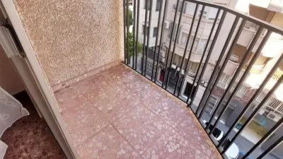 Piso en alquiler en Pisos Azules, Reina Victoria-Poeta Miguel Hernández (Distrito Núcleo Urbano. Elx - Elche) de 900 €<span>/mes</span>