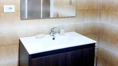 Piso en alquiler en Pisos Azules, Reina Victoria-Poeta Miguel Hernández (Distrito Núcleo Urbano. Elx - Elche) de 900 €<span>/mes</span>