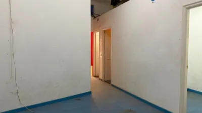 Local comercial en alquiler en Avenida de Rosalía de Castro - Más