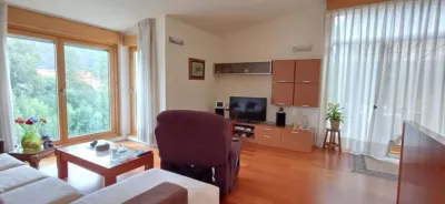 Semi-detached house on Avenida la Vega, 134 photo 3