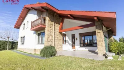 Chalet on Gustavo Adolfo Becquer Street