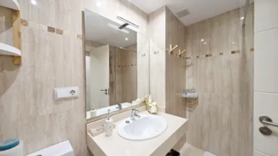 Apartment on Dave Thomas Street, No. 1 photo 17