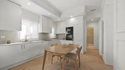 Apartment on Calle de Alcántara photo 6