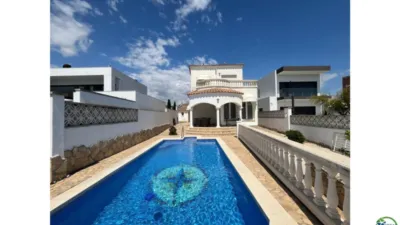 Chalet on Carrer de la Noguera photo 34