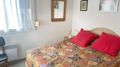 Apartment on Carles Fages Climent Street photo 18
