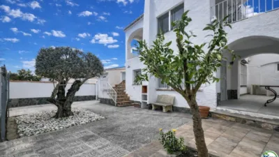 Chalet on Carrer del Montseny photo 2