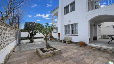 Chalet on Carrer del Montseny photo 3