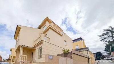 House in the Metropolitan Area photo 2