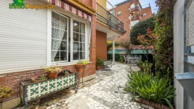 Casa pareada en venta en Calle Andrés Segovia, 33, cerca de Calle Agustín Lara, Zaidín-Vergeles (Distrito Zaidín. Granada Capital) de 595.000 €