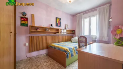 Casa pareada en venta en Calle Andrés Segovia, 33, cerca de Calle Agustín Lara, Zaidín-Vergeles (Distrito Zaidín. Granada Capital) de 595.000 €