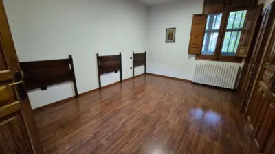 Chalet on Urbanización Valdehorca Street photo 16
