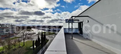 Piso en venta en Calle Calle Aguacate, Las Villas-Covaresa-Parque Alameda-La Rubia (Valladolid Capital) de 450.000 €