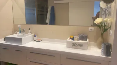Chalet en alquiler en Urbanització los Lagos, cerca de Calle de los Girasoles, Alginet de 3.500 €<span>/mes</span>