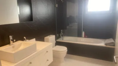 Chalet en alquiler en Urbanització los Lagos, cerca de Calle de los Girasoles, Alginet de 3.500 €<span>/mes</span>