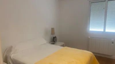 Chalet en alquiler en Urbanització los Lagos, cerca de Calle de los Girasoles, Alginet de 3.500 €<span>/mes</span>