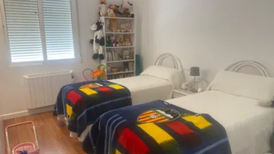 Chalet en alquiler en Urbanització los Lagos, cerca de Calle de los Girasoles, Alginet de 3.500 €<span>/mes</span>
