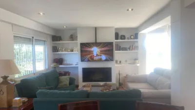 Chalet en alquiler en Urbanització los Lagos, cerca de Calle de los Girasoles, Alginet de 3.500 €<span>/mes</span>