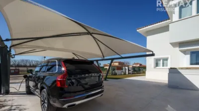Chalet en venta en Calle Alemania, 9, Laguna de Duero de 1.250.000 €